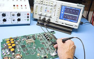 关闭-up of a hand working on an application-specific integrated circuit (ASIC) for enhanced space technology