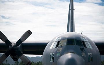 关闭-up frontal view of a parked C-130 aircraft